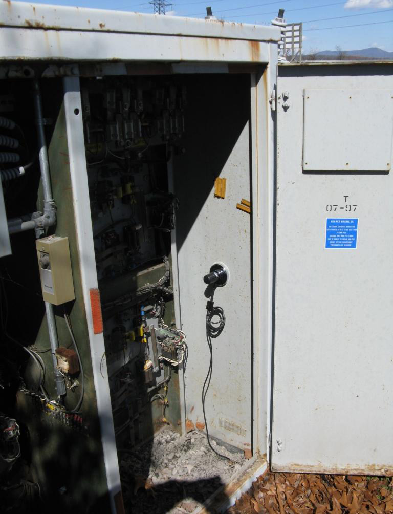 Phantom antenna in enclosure (above)