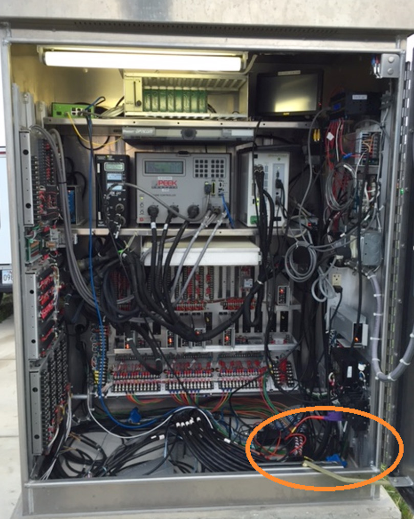 Modern traffic signal cabinet, with Revolution monitor (circled in orange)